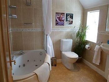 Grove House B And B Solihull Ngoại thất bức ảnh